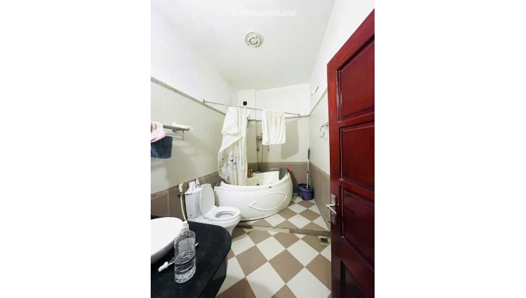 bán nhà mặt phố Lê đại hành - 4 tầng và giá 10,x tỷ, còn mới kinh daonh và ở tốt, gần ngã 4 lê quý đôn công viên kì bá